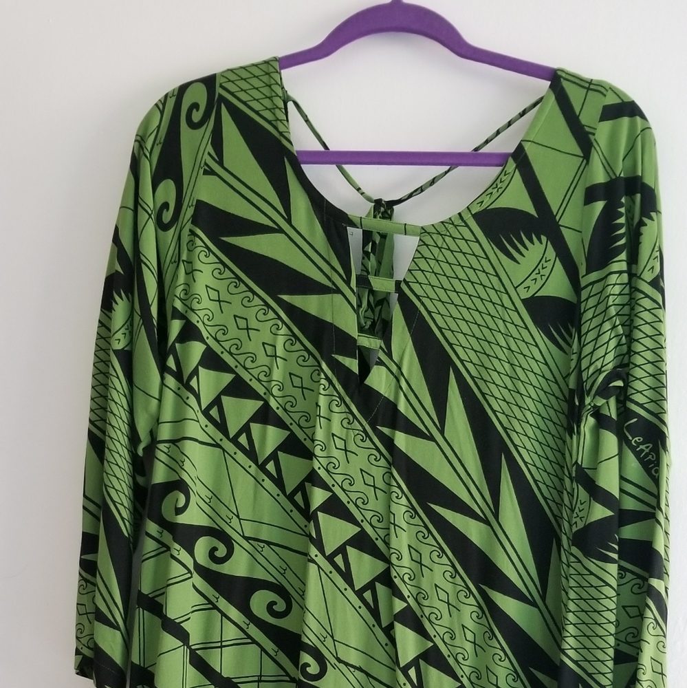 Missing Polynesia dress size large/XL.